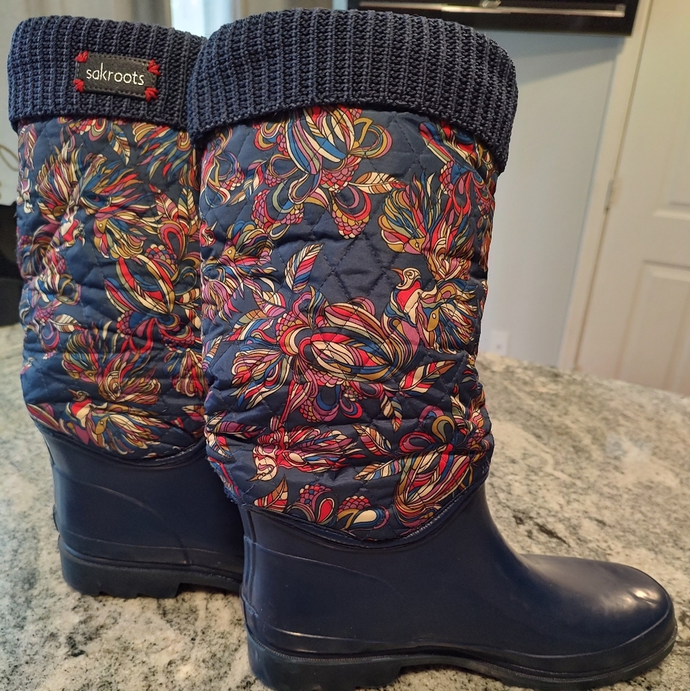 SAKROOTS FLORAL MULIT COLOR RUBBER RAIN, MUD BOOTS, WOMENS SIZE 10